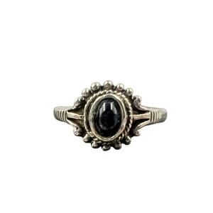 Vintage Silver Tone Ring W Oval Black Onyx Stone Southwestern Style Size 7.75